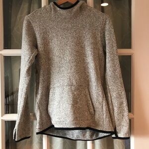 Nike size M Therma-Fit hoodie, hidden zip side pockets and a side vent/pocket